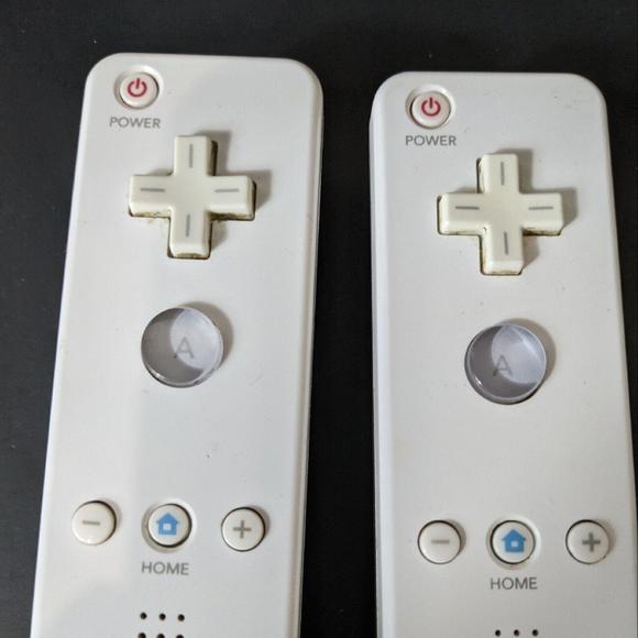 Genuine Nintendo Wii Wireless Remote Controllers OEM (Lot of 2) Tested Working - Picture 3 of 12